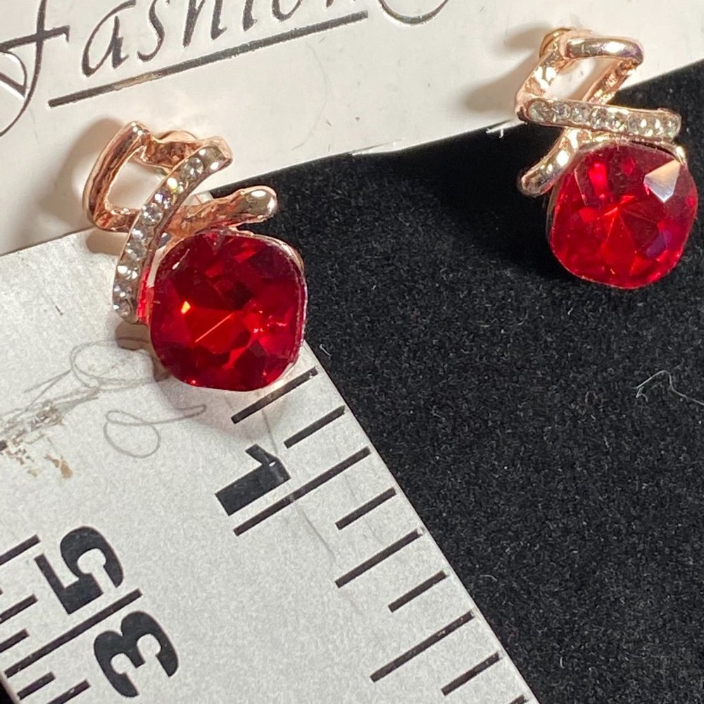 NW📌 Stunning RED Oval ear studs Rose Gold plated - Picture 7 of 12